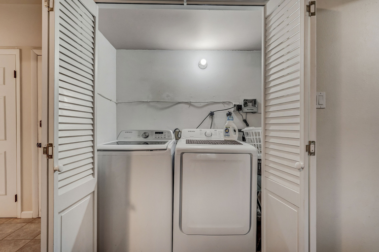Bathroom, Sherwood, El Paso