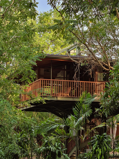 Exterior 4