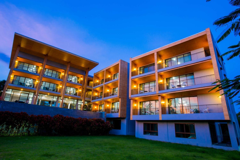 Exterior 13