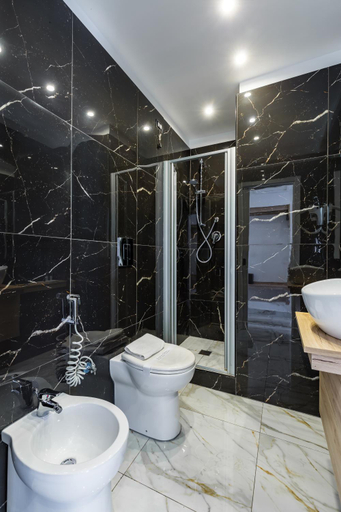 Bathroom 3, Hotel La Stazione, Napoli