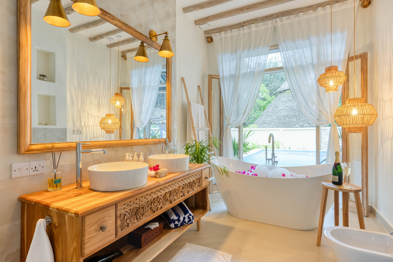 Bathroom 5, Zanzi Resort, Magharibi