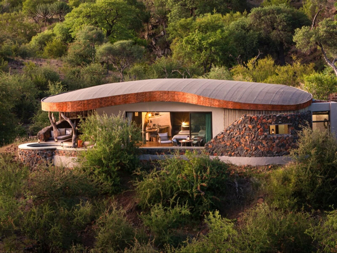 Exterior & Views