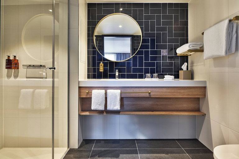 Bathroom 3, Staybridge Suites THE HAGUE - PARLIAMENT, The Hague
