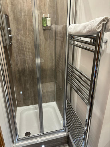 Bathroom 4, Brooklands Guest House, Cumbria