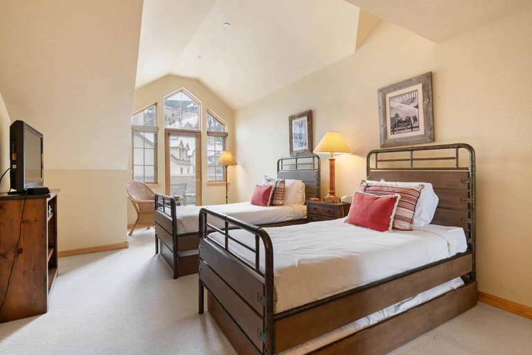 Bedroom 3, St. James Place, Eagle