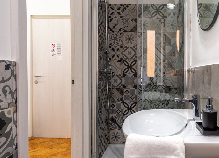 Bathroom 5, Ghiberti - Lovely Guesta Room w Bathroom, Trieste