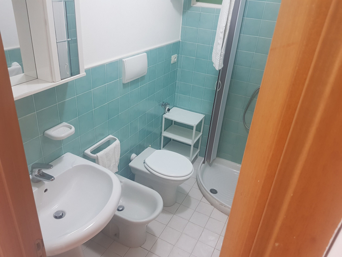 Bathroom, Trilocale Ulivo Baia Verde piano terra, Lecce