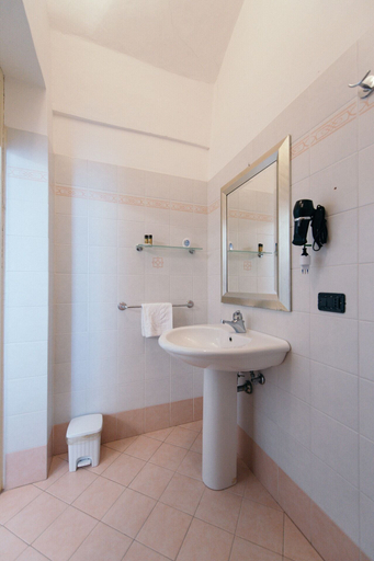Bathroom 3, Palazzo Scarciglia, Lecce
