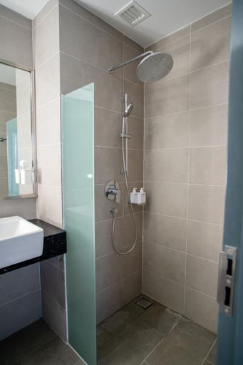 Bathroom 2, Tropicana 218 Macalister, Penang Island