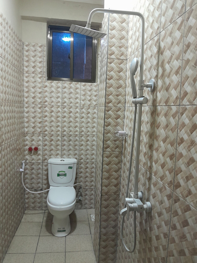 Bathroom 3, LE GRAND MARIE HOTEL, Ilala