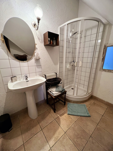 Bathroom 5, Maison d'hôtes et gîte au Manoir de la Haute Pilais, Ille-et-Vilaine