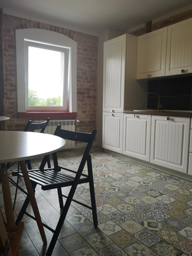 Others 5, Leon's Rooms, Żary
