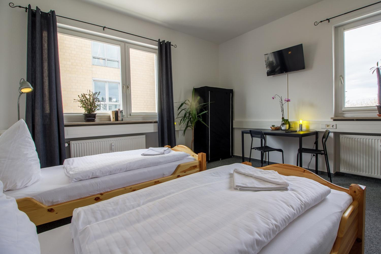Others 4, Private Rooms Karlsruhe near station, Karlsruhe
