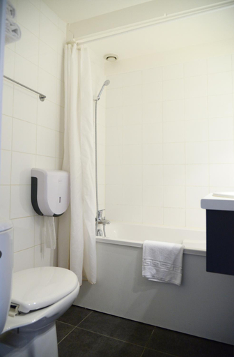 Bathroom 5, Aerel Toulouse Blagnac Aeroport, Haute-Garonne