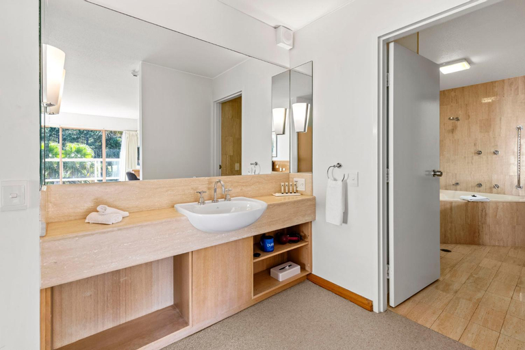 Bathroom 13