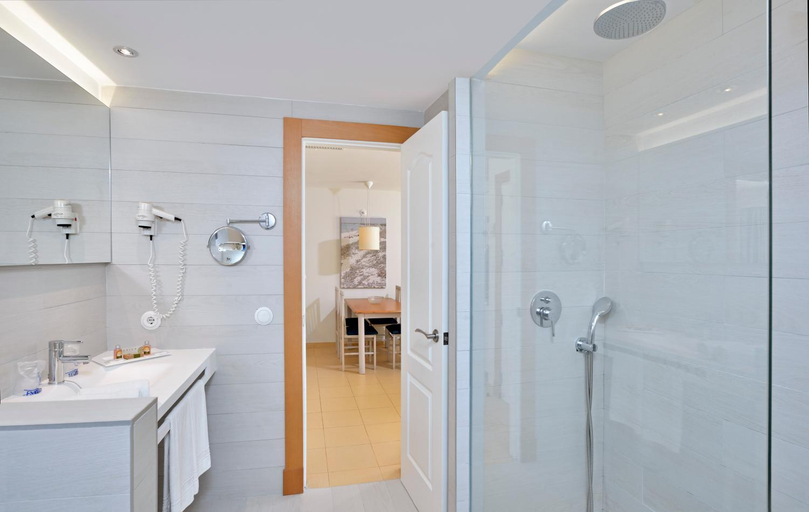 Bathroom 5, Aparthotel Isla de Cabrera, Baleares