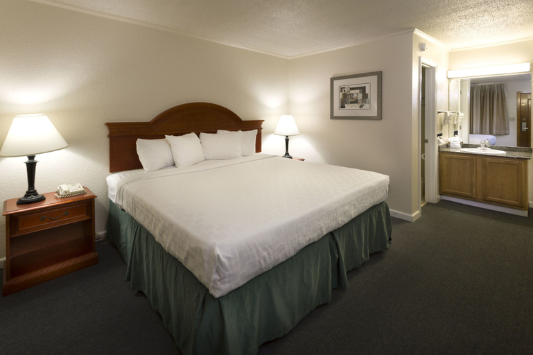 Bedroom 3, Belle Aire Motel, Sevier