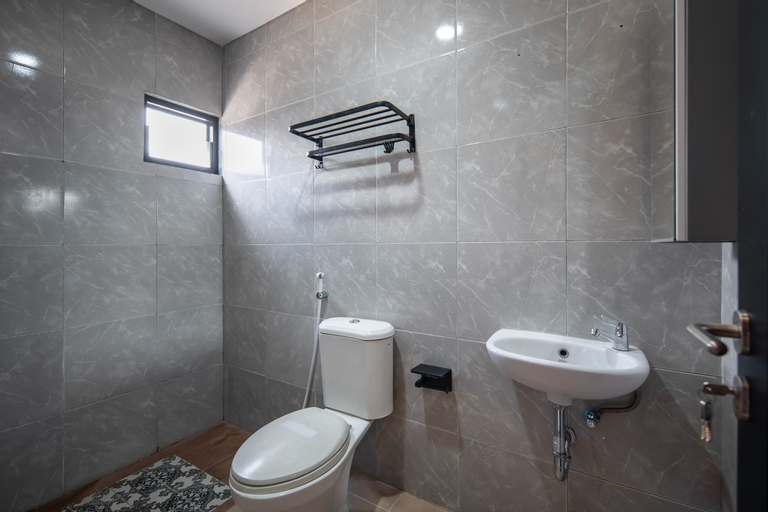 Bathroom 8