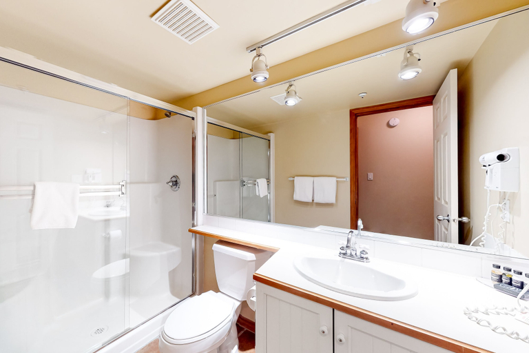 Bathroom 5, Aspens on Blackcomb, Squamish-Lillooet