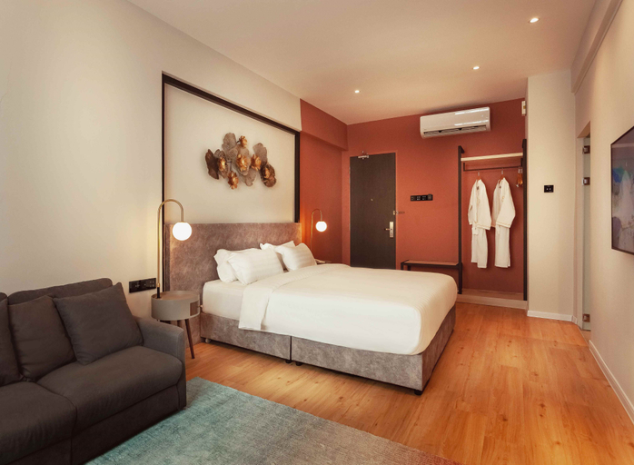 FUHOTEL - Tap to explore photos
