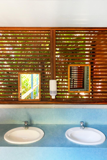 Bathroom 4, Magnums Airlie Beach – Adults only., Whitsunday
