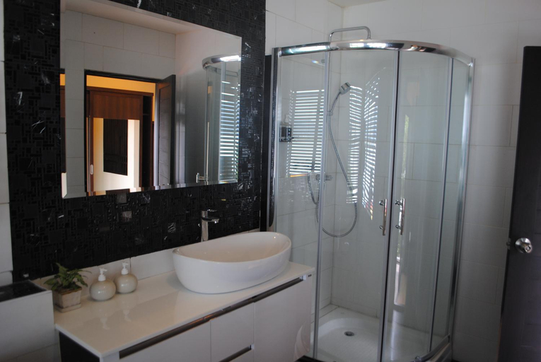 Bathroom 3, Monsane River Kwai Resort & Spa, Tha Muang