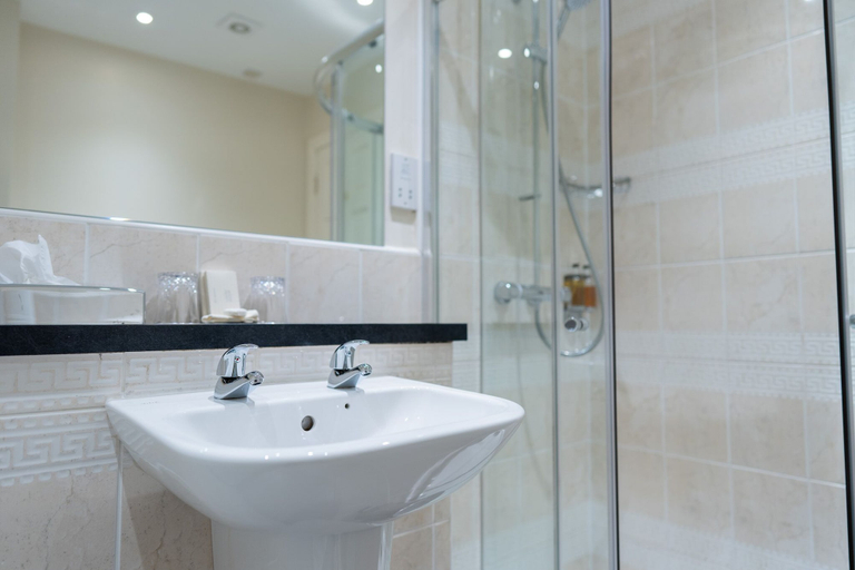 Bathroom 4, The Royal Scots Club Edinburgh, Edinburgh