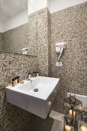 Bathroom 5, Bianco Riccio Suite Hotel, Brindisi