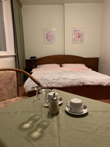 Others 5, Hotel-Pension KAMYK, Praha 4