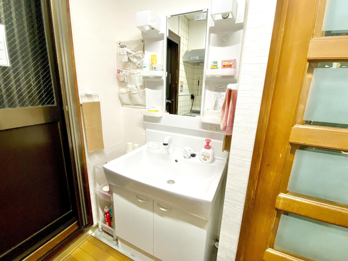Bathroom 4, GuestHouse Reina osaka, Osaka