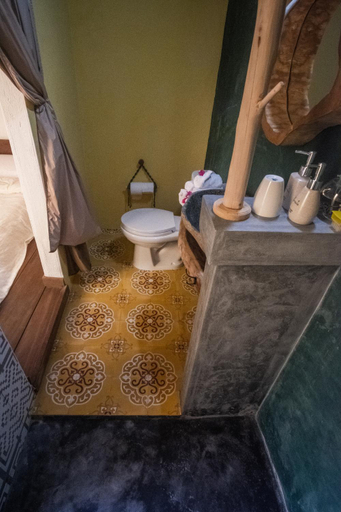 Bathroom 4, Leranda Homestay, Huế
