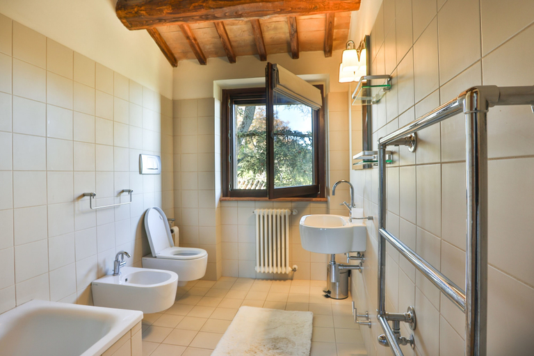 Bathroom 4, Pietra Campana, Terni