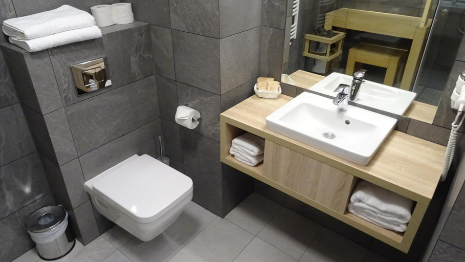 Bathroom 3, Green Apartments, Jelenia Góra