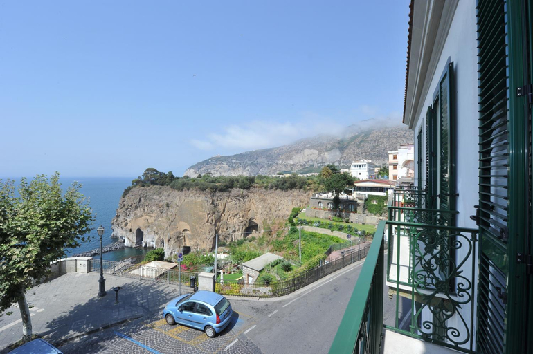 Others 4, Mavi Apartments, Napoli
