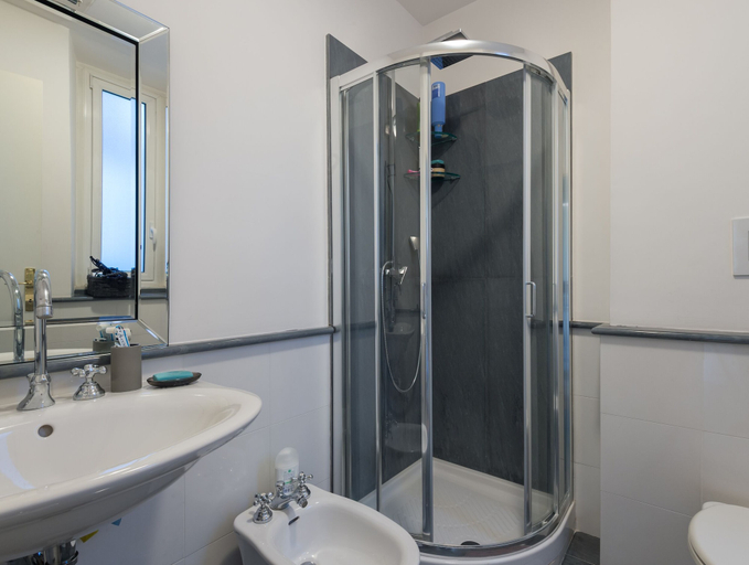 Bathroom 3, Villa Borghese Luxury Apartment, Rome