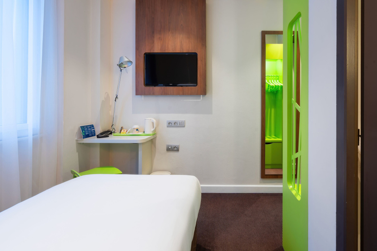 Bedroom 3, Campanile Annecy Centre - Gare, Haute-Savoie