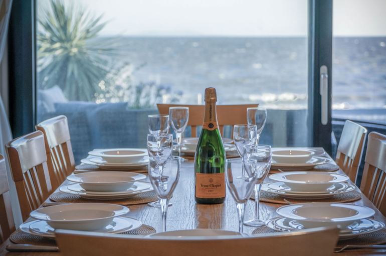 Food & Drinks 5, Beachways - 5 Bedroom Holiday Home - Saundersfoot, Pembrokeshire