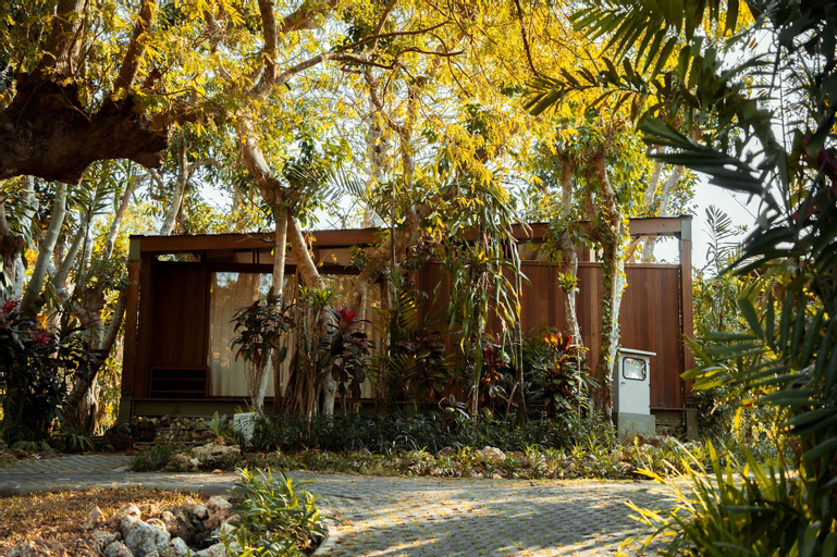 Exterior 10