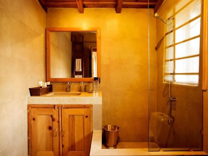 Bathroom 4, Mary Budden Estate, Bageshwar