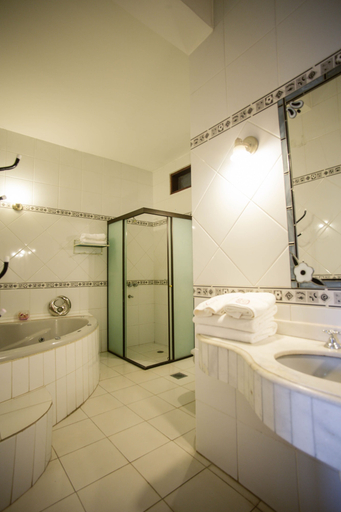 Bathroom 3, Hotel Santo Domingo, Lambaré