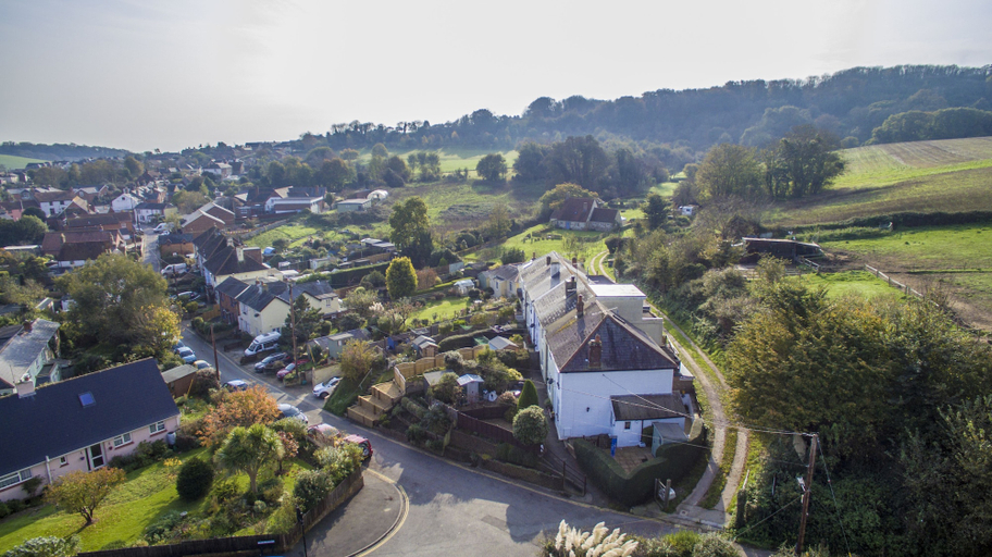 Exterior & Views 5, Charnwood Cottage, Isle of Wight