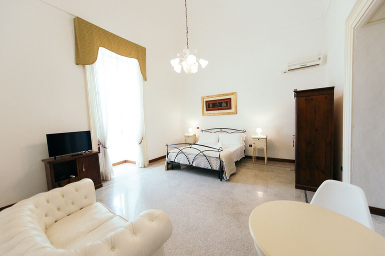 Bedroom 2, Palazzo Scarciglia, Lecce