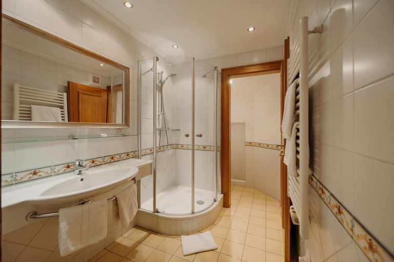 Bathroom 5, Hotel Lerch, Sankt Johann im Pongau