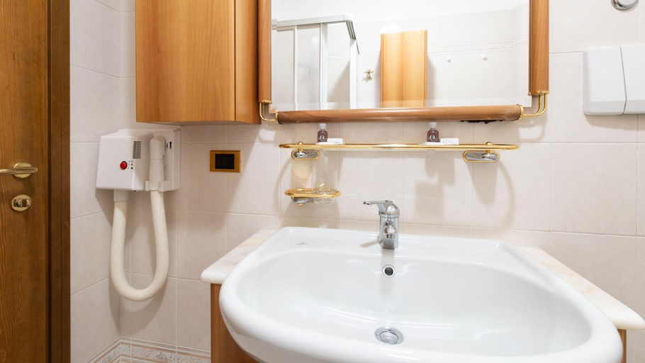 Bathroom 3, Italianway - San Giovanni 13/A, Sondrio