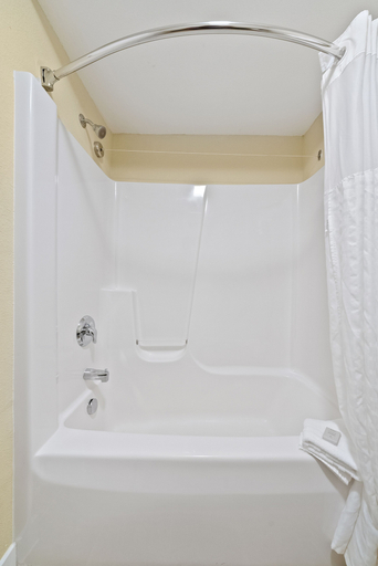 Bathroom 4, Kelleys Island Venture Resort, Lake Erie