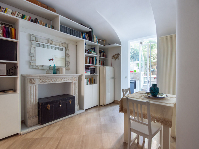 Living area 4, Esquilno Garden Apartment, Roma