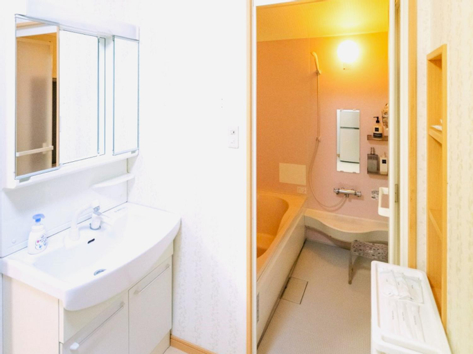 Bathroom 12