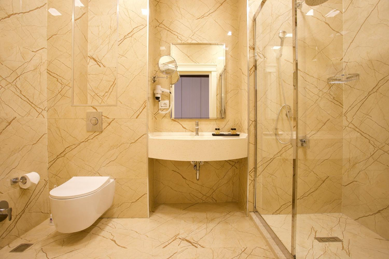 Bathroom 5, ILK INN HOTEL, Quba