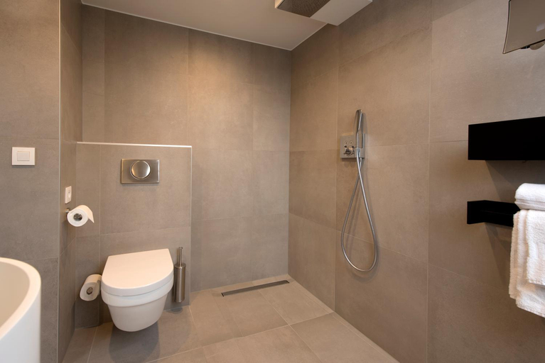 Bathroom 5, Hotel Portinari, West-Vlaanderen