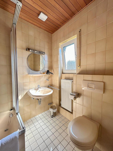 Bathroom 2, Keller Hohe, Mayen-Koblenz
